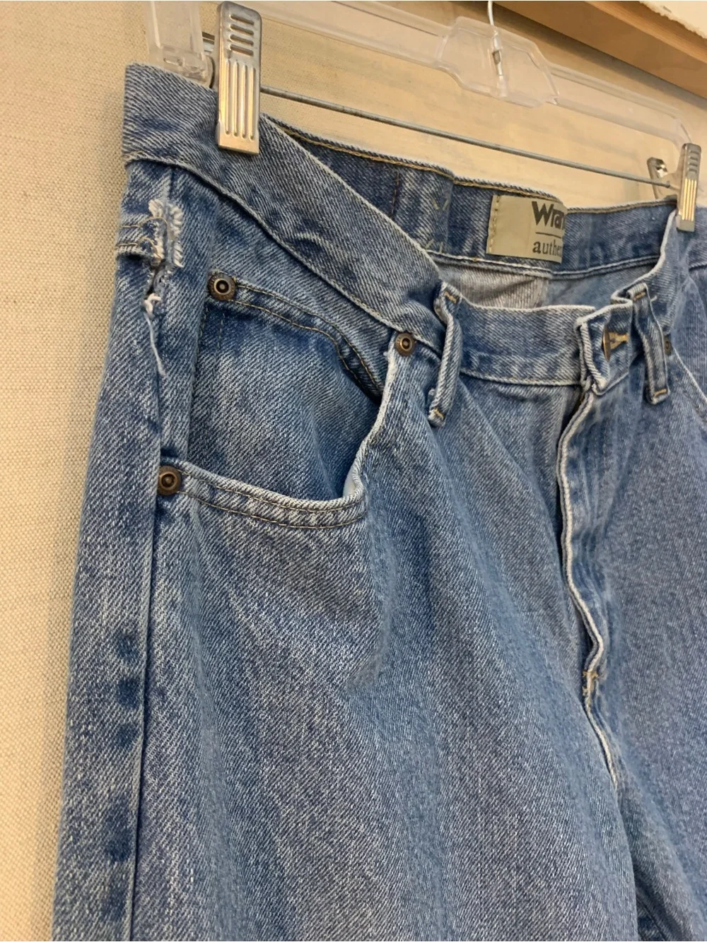 Vintage Wrangler Men's Medium Blue Relaxed Fit Denim Jeans, Size 33
